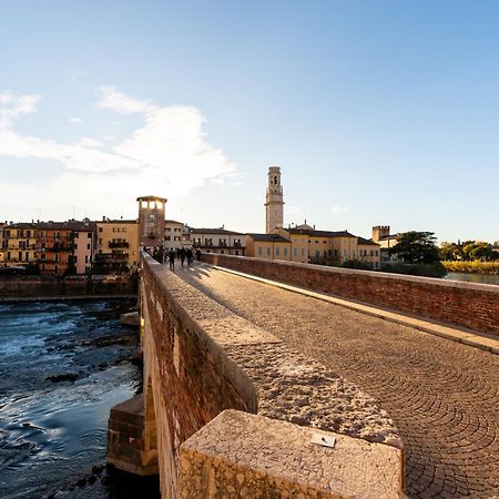 La Finestra Sul Ponte By Postcardsfrom Bed & Breakfast Verona Ngoại thất bức ảnh