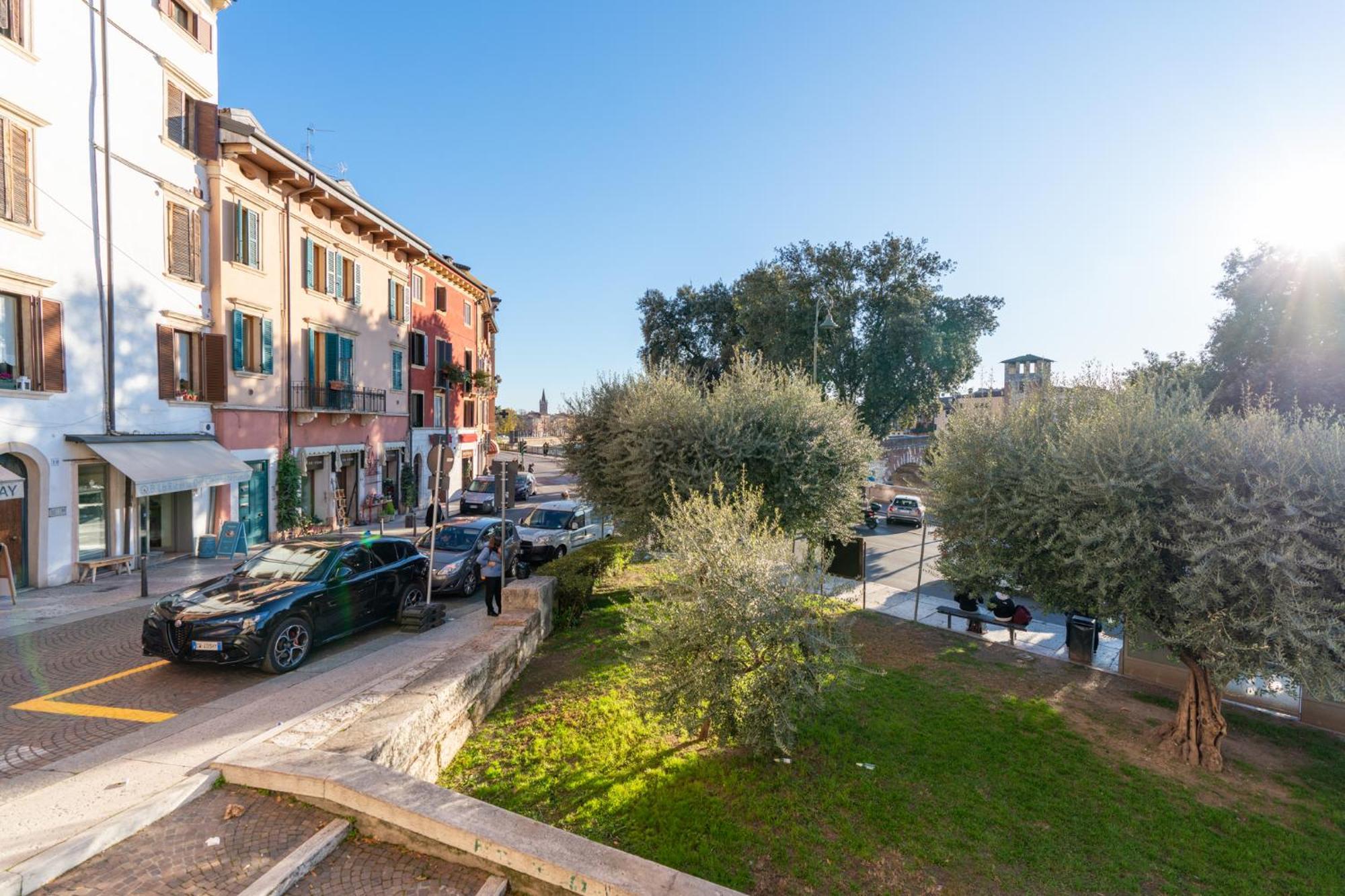 La Finestra Sul Ponte By Postcardsfrom Bed & Breakfast Verona Ngoại thất bức ảnh