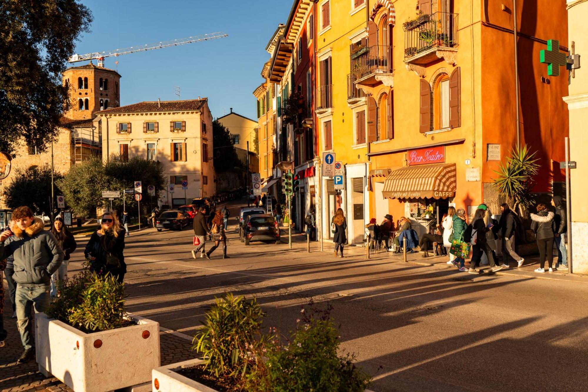 La Finestra Sul Ponte By Postcardsfrom Bed & Breakfast Verona Ngoại thất bức ảnh