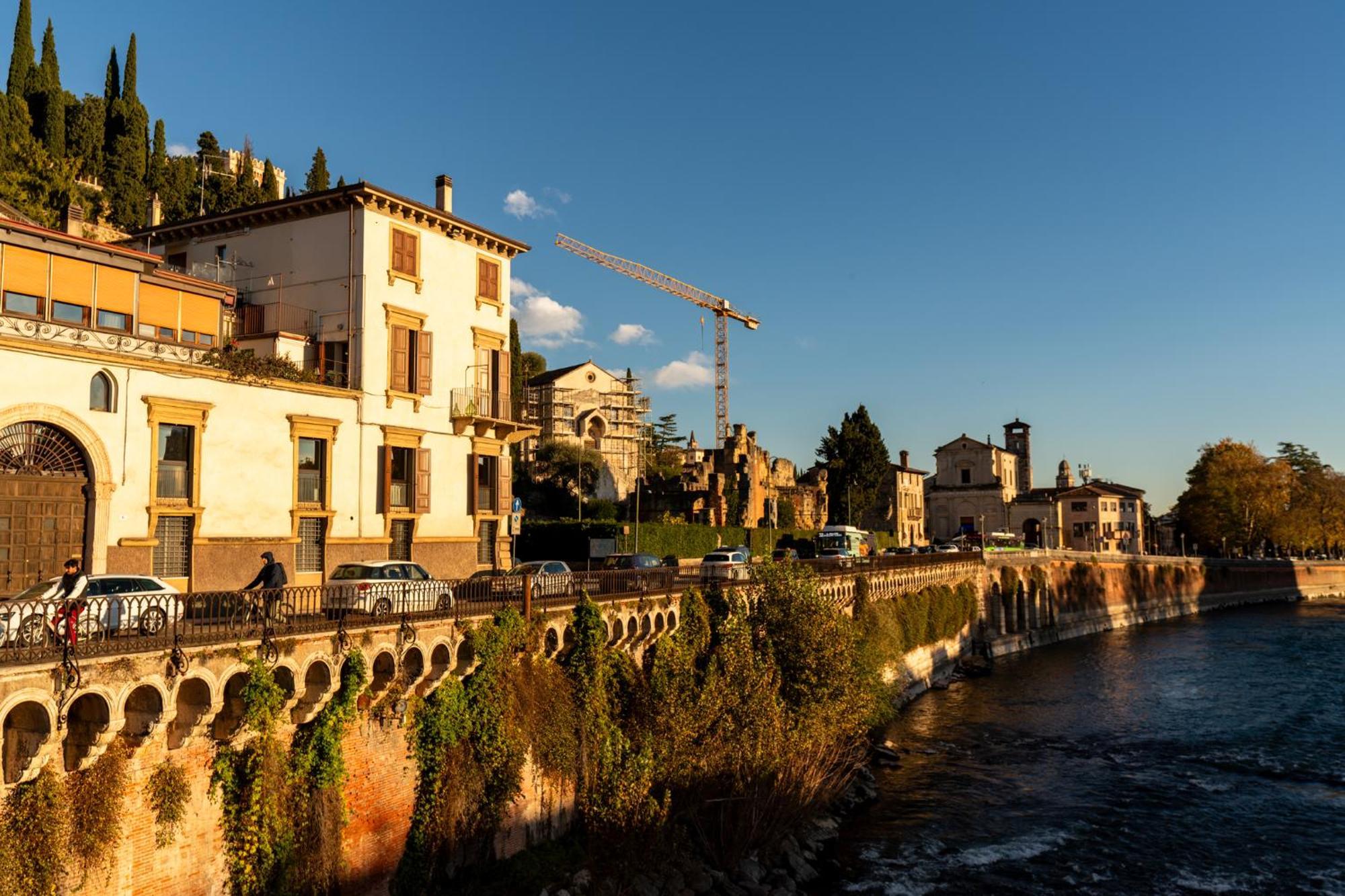 La Finestra Sul Ponte By Postcardsfrom Bed & Breakfast Verona Ngoại thất bức ảnh