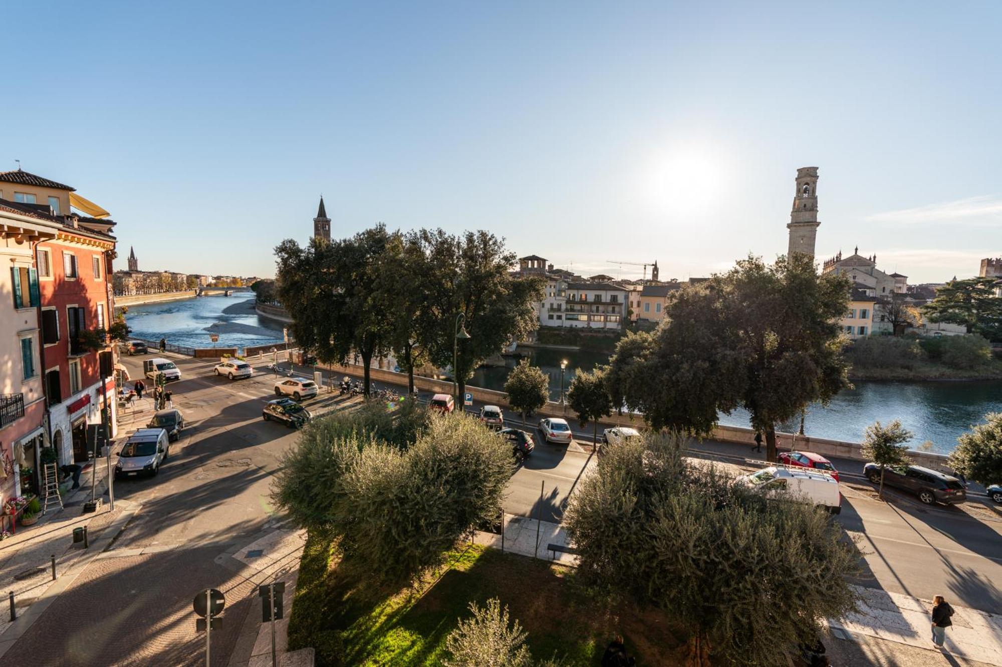 La Finestra Sul Ponte By Postcardsfrom Bed & Breakfast Verona Ngoại thất bức ảnh