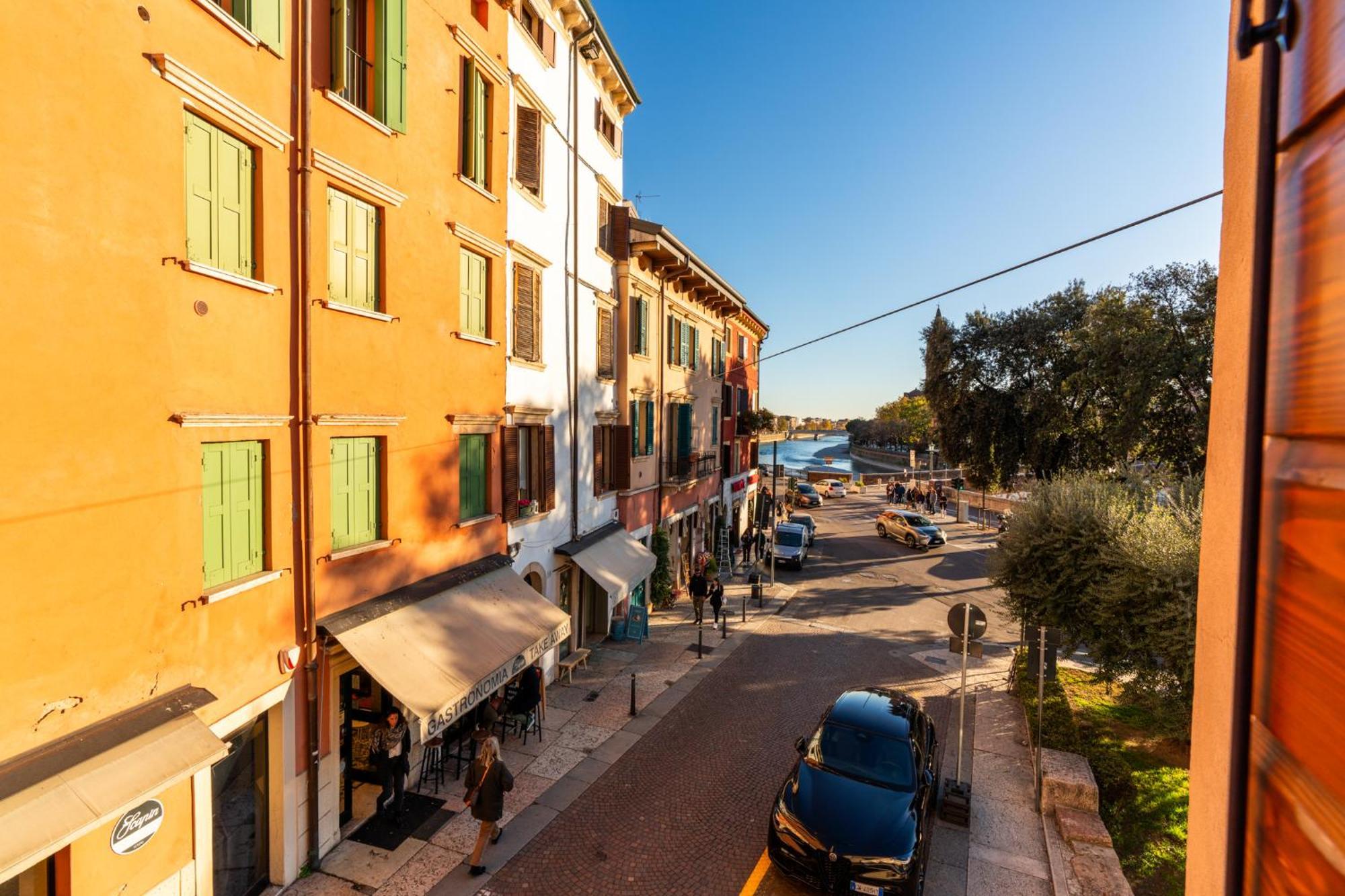 La Finestra Sul Ponte By Postcardsfrom Bed & Breakfast Verona Ngoại thất bức ảnh