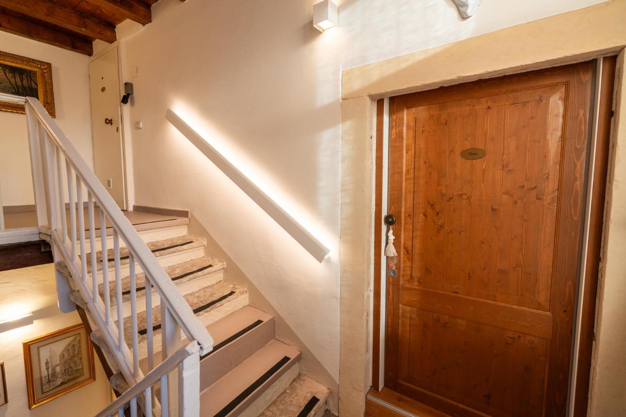 La Finestra Sul Ponte By Postcardsfrom Bed & Breakfast Verona Ngoại thất bức ảnh