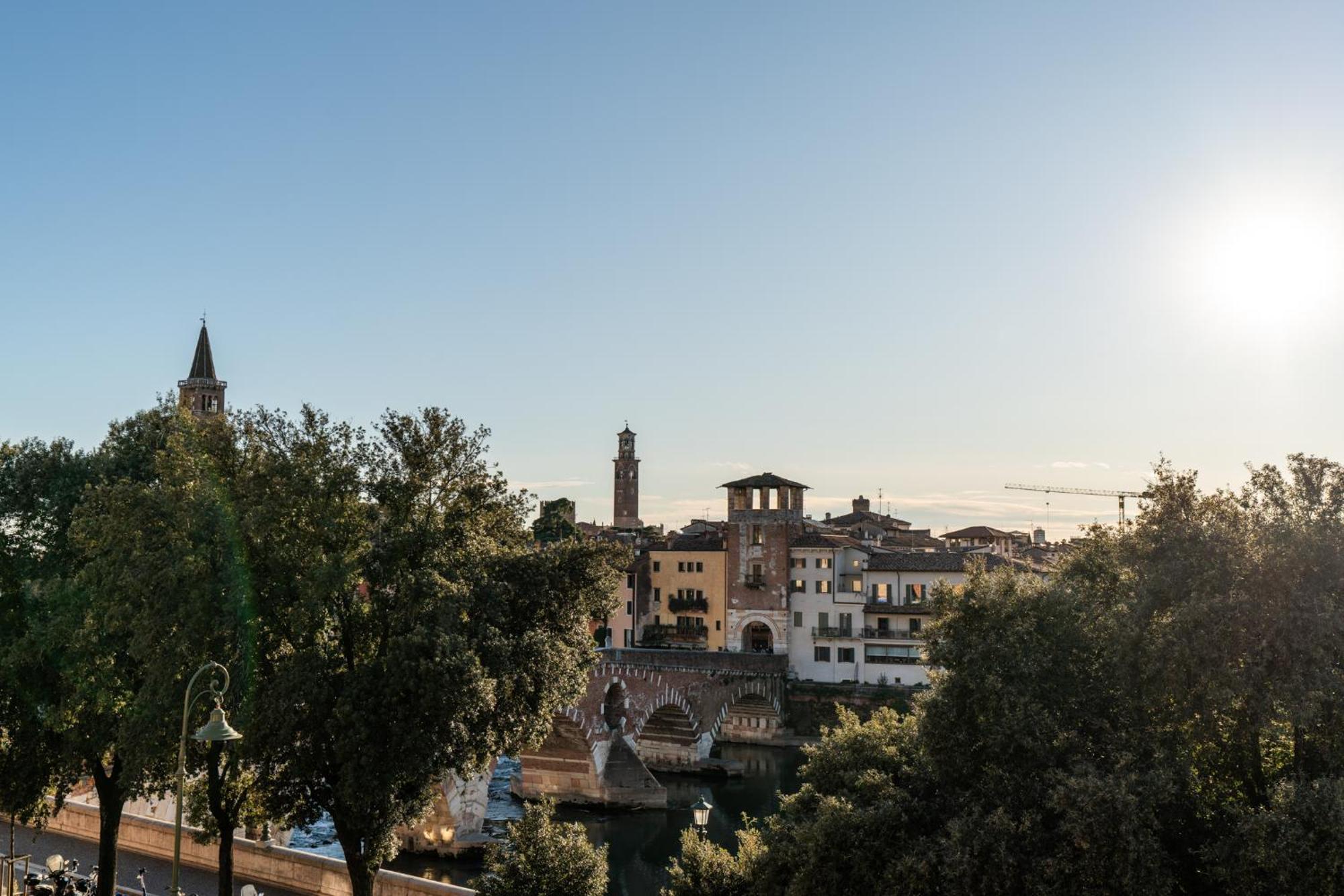 La Finestra Sul Ponte By Postcardsfrom Bed & Breakfast Verona Ngoại thất bức ảnh