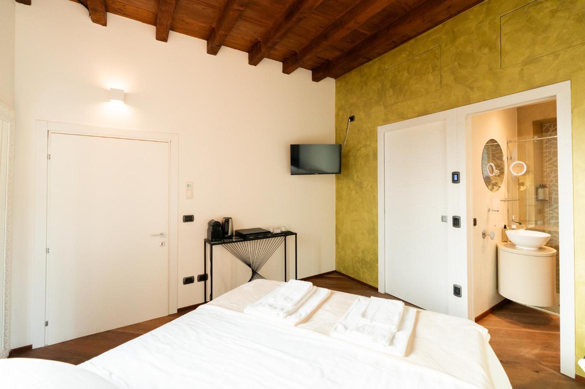 La Finestra Sul Ponte By Postcardsfrom Bed & Breakfast Verona Ngoại thất bức ảnh